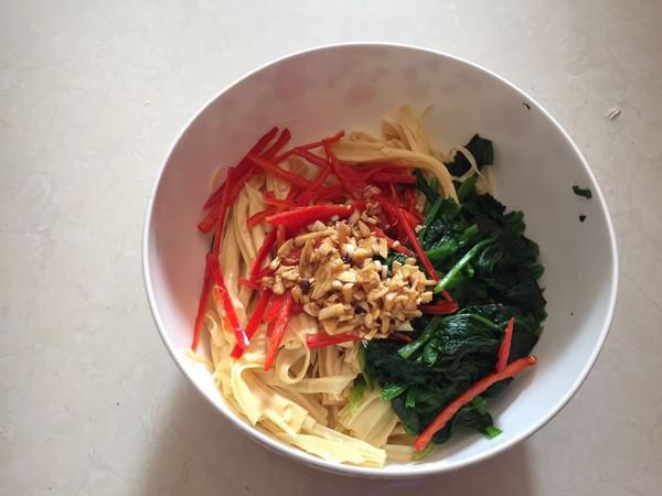 腐竹拌菠菜的做法-咸鮮味拌菜譜-易網健康養生網 腐竹拌菠菜的做法-咸鮮味拌菜譜