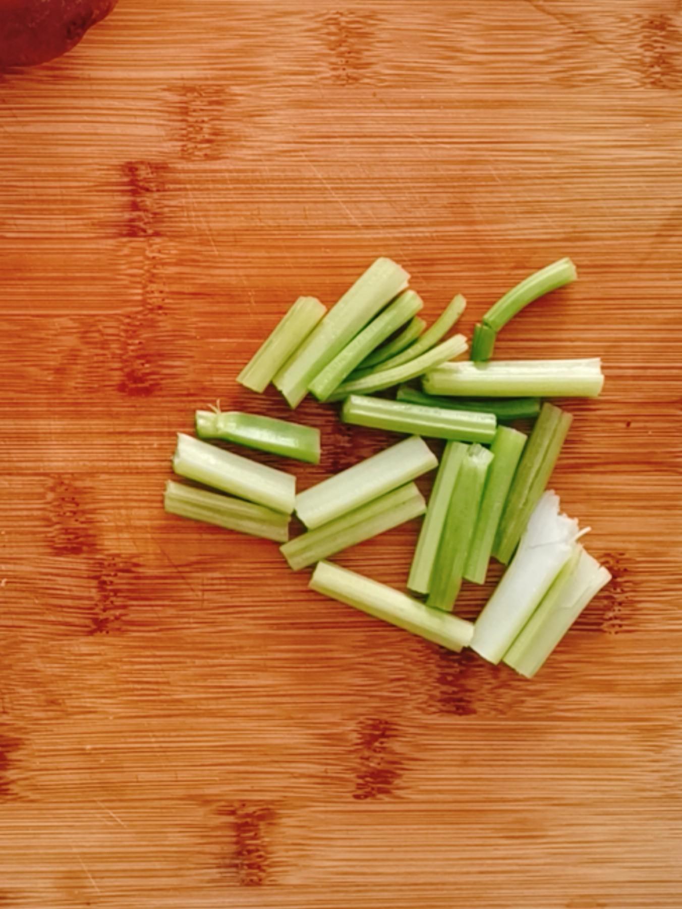 水煮雞片的做法-麻辣味煮菜譜-易網(wǎng)<a href=http://www.xllyou.com/ target=_blank class=infotextkey>健康養(yǎng)生</a>網(wǎng) 水煮雞片的做法-麻辣味煮菜譜