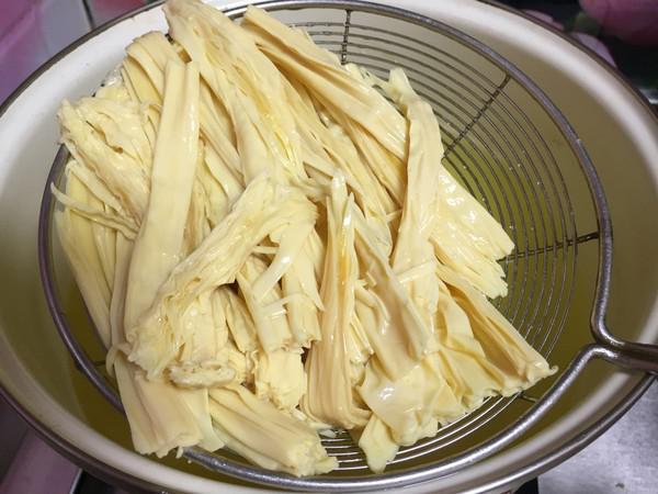 腐竹拌菠菜的做法-咸鮮味拌菜譜-易網健康養生網 腐竹拌菠菜的做法-咸鮮味拌菜譜