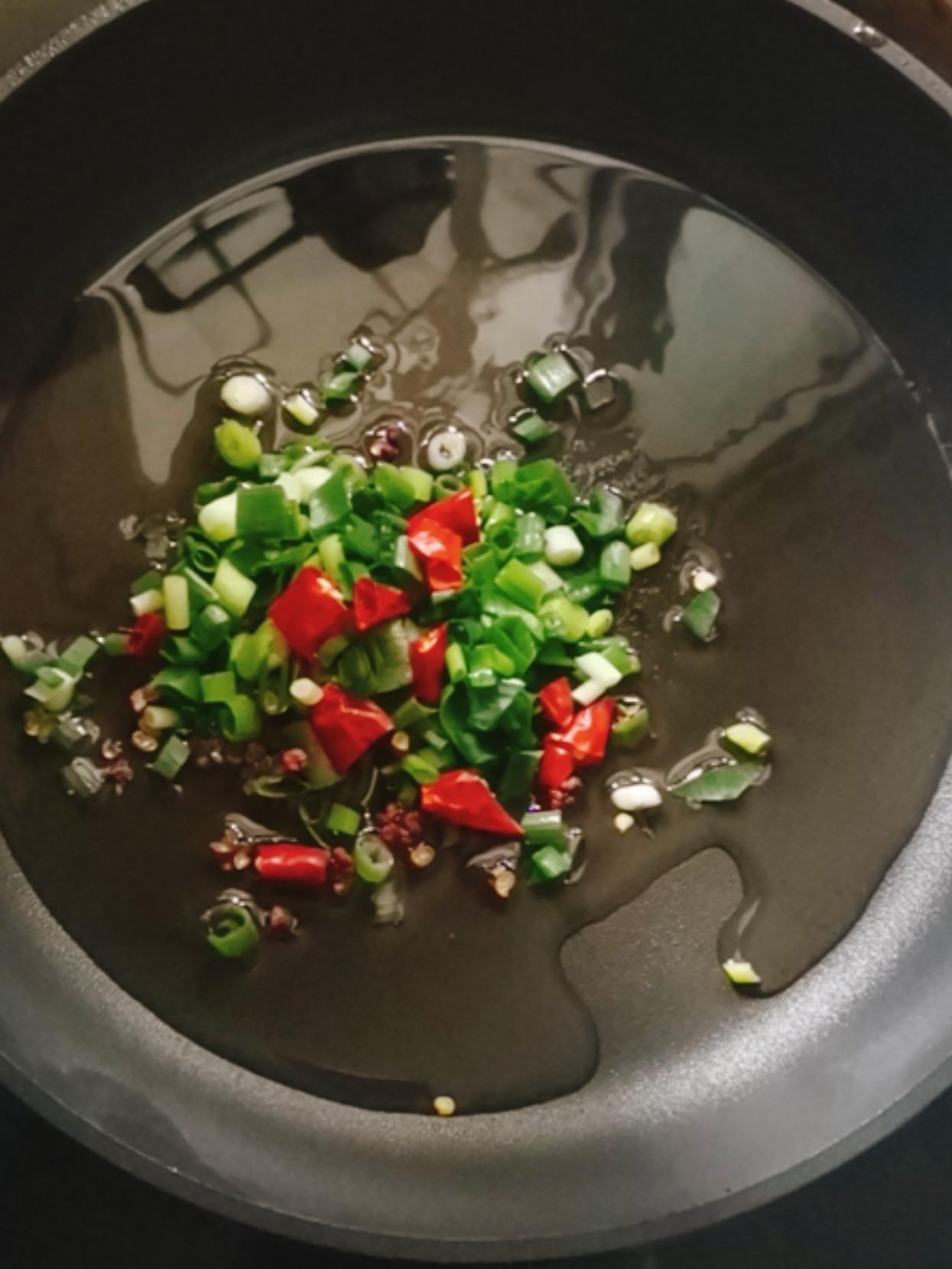 水煮雞片的做法-麻辣味煮菜譜-易網(wǎng)健康養(yǎng)生網(wǎng) 水煮雞片的做法-麻辣味煮菜譜