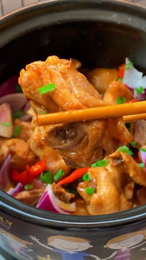 雞公煲的做法-咸鮮味煮菜譜