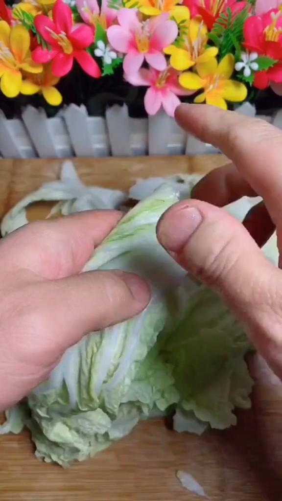 白菜燉粉條的做法-家常味燉菜譜-易網<a href=http://www.xllyou.com/ target=_blank class=infotextkey>健康養生</a>網 白菜燉粉條的做法-家常味燉菜譜