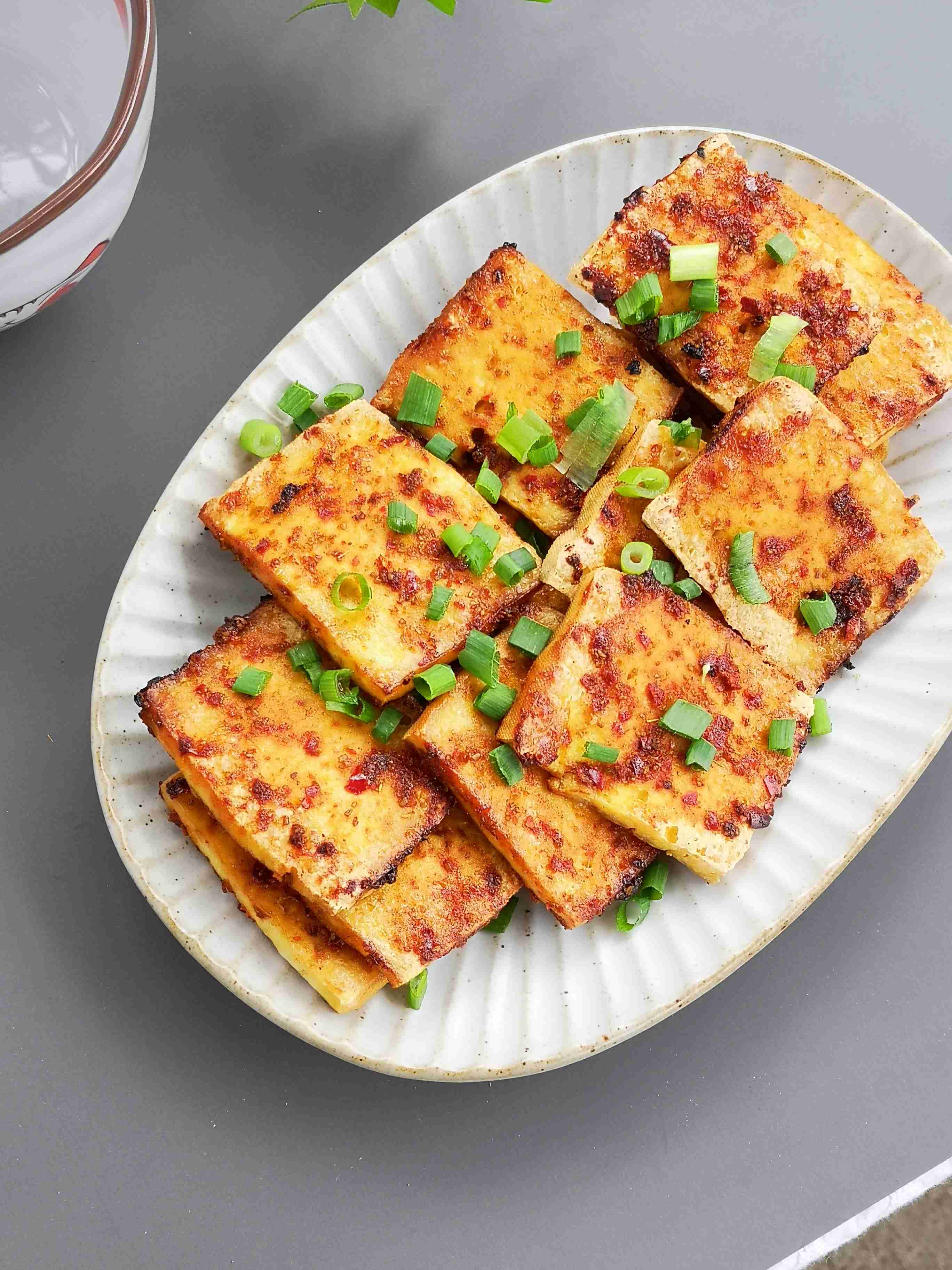 停不下來(lái)的美味,香辣烤豆腐的做法-香辣味烤菜譜-易網(wǎng)健康養(yǎng)生網(wǎng) 停不下來(lái)的美味,香辣烤豆腐的做法-香辣味烤菜譜