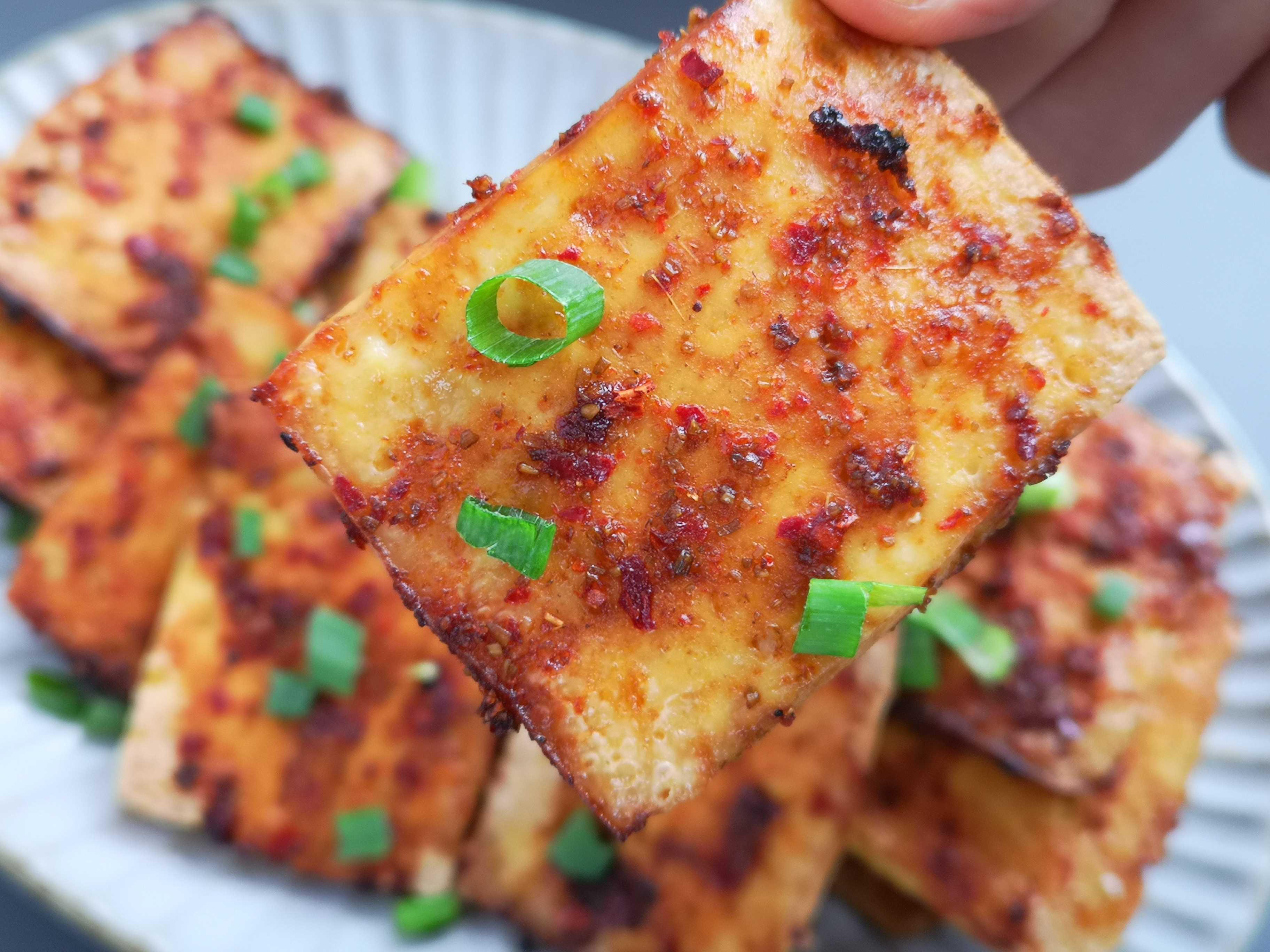 停不下來(lái)的美味,香辣烤豆腐的做法-香辣味烤菜譜-易網(wǎng)健康養(yǎng)生網(wǎng) 停不下來(lái)的美味,香辣烤豆腐的做法-香辣味烤菜譜