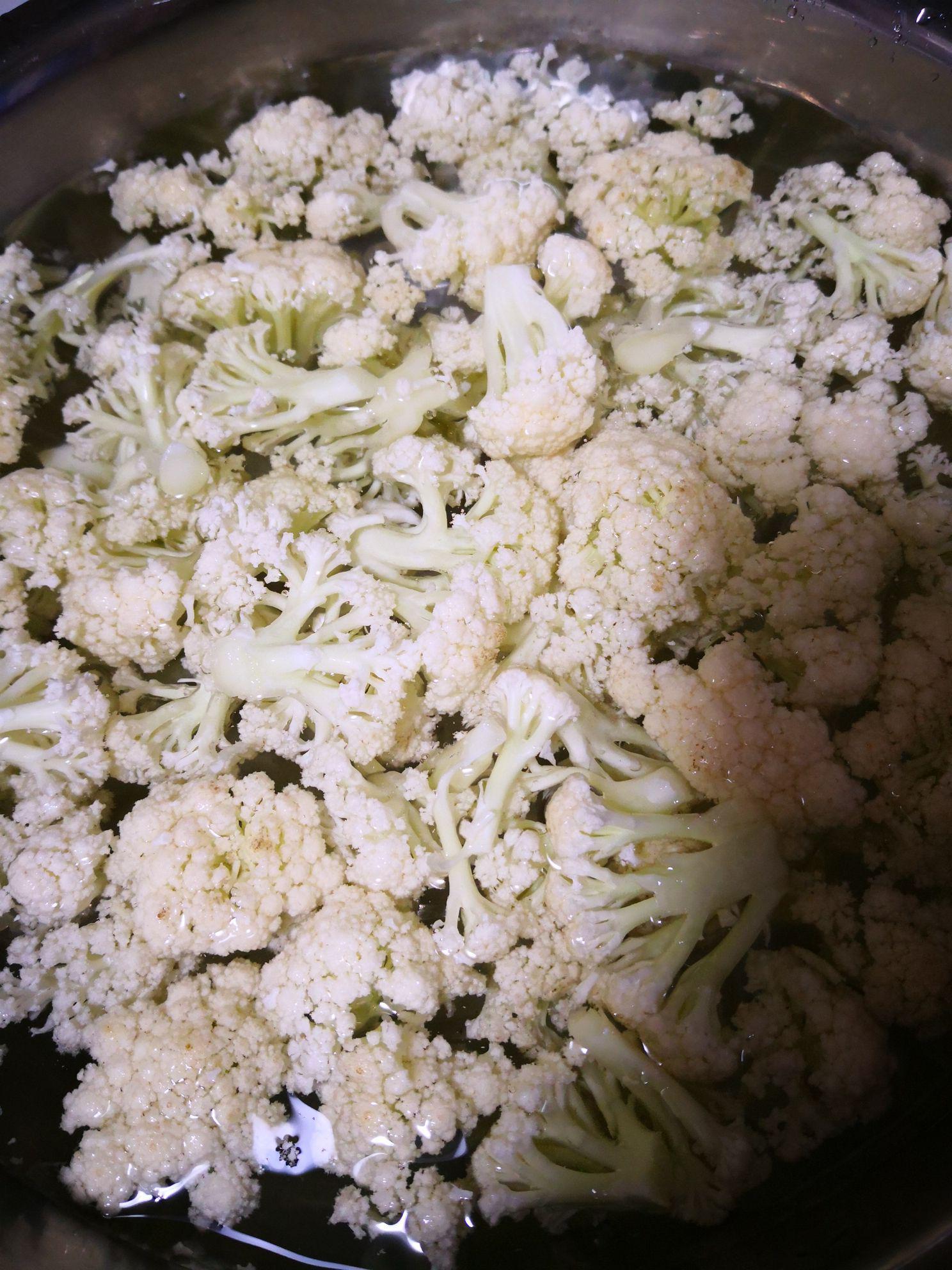 尖椒炒菜花的做法-家常味炒菜譜-易網<a href=http://www.xllyou.com/ target=_blank class=infotextkey>健康養生</a>網 尖椒炒菜花的做法-家常味炒菜譜