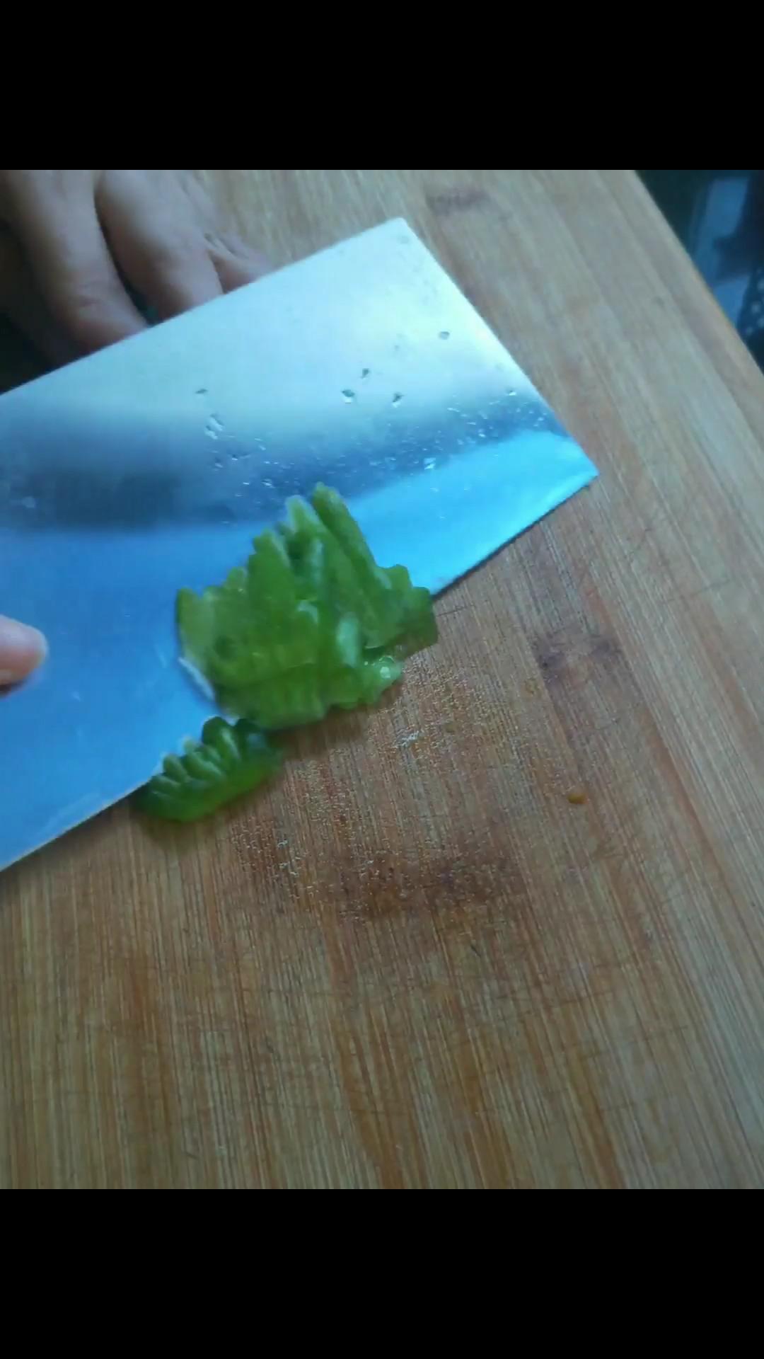 豆豉炒苦瓜的做法-家常味炒菜譜