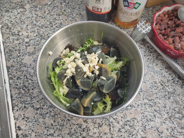 涼拌苦菊皮蛋花生米的做法-家常味拌菜譜-易網健康養生網 涼拌苦菊皮蛋花生米的做法-家常味拌菜譜