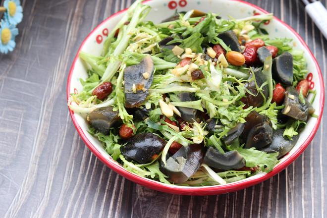 涼拌苦菊皮蛋花生米的做法-家常味拌菜譜-易網健康養生網 涼拌苦菊皮蛋花生米的做法-家常味拌菜譜