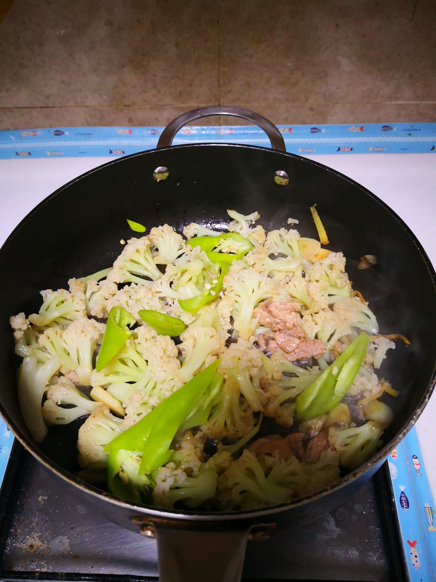 尖椒炒菜花的做法-家常味炒菜譜-易網健康養生網 尖椒炒菜花的做法-家常味炒菜譜