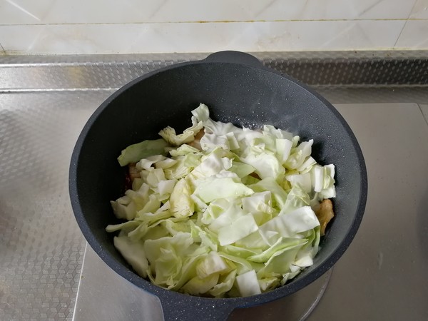 酸辣包菜炒肉的做法-酸辣味炒菜譜-易網健康養生網 酸辣包菜炒肉的做法-酸辣味炒菜譜