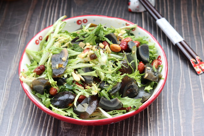 涼拌苦菊皮蛋花生米的做法-家常味拌菜譜-易網健康養生網 涼拌苦菊皮蛋花生米的做法-家常味拌菜譜