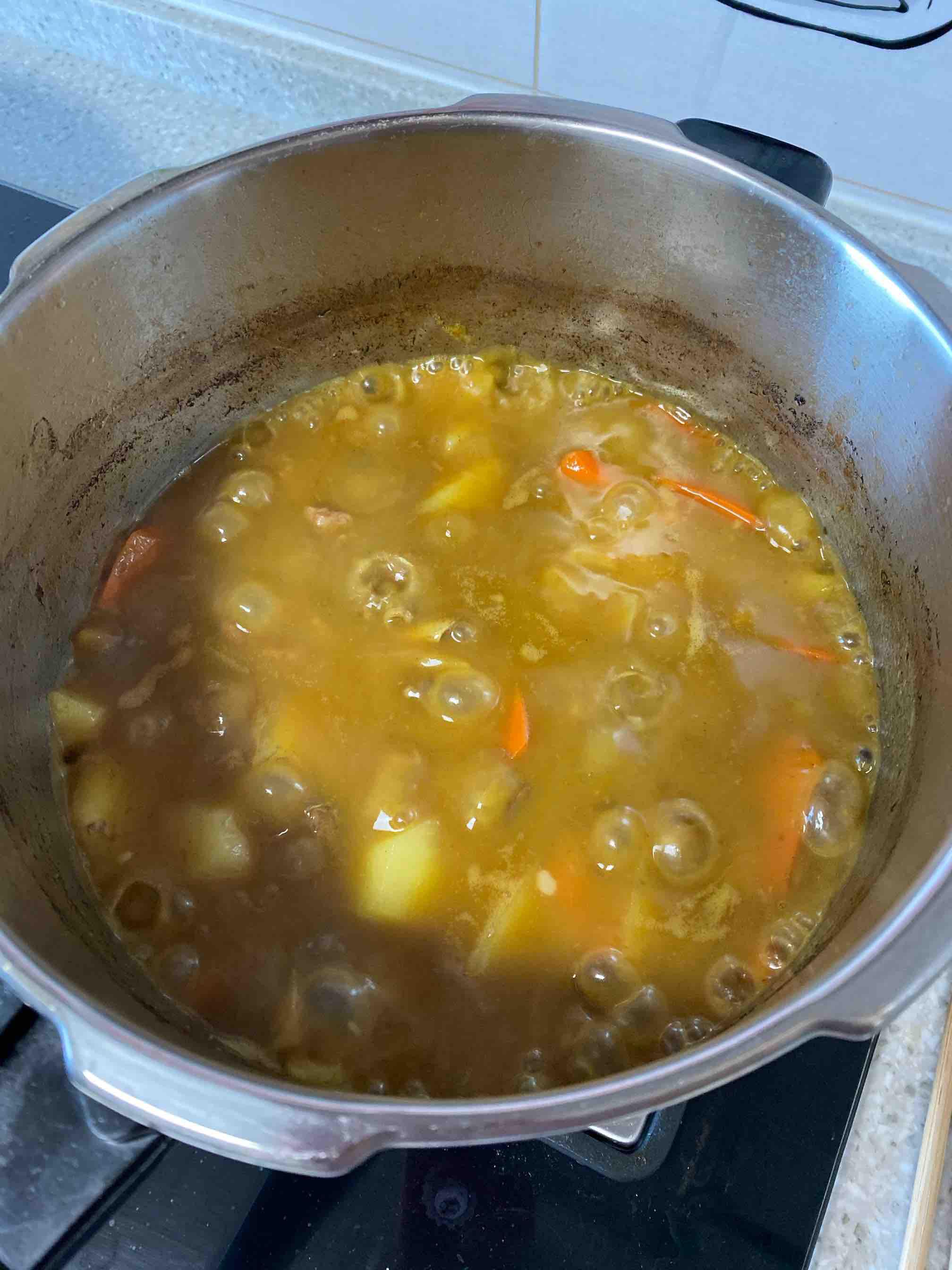 咖喱牛肉的做法-咖喱味煮菜譜