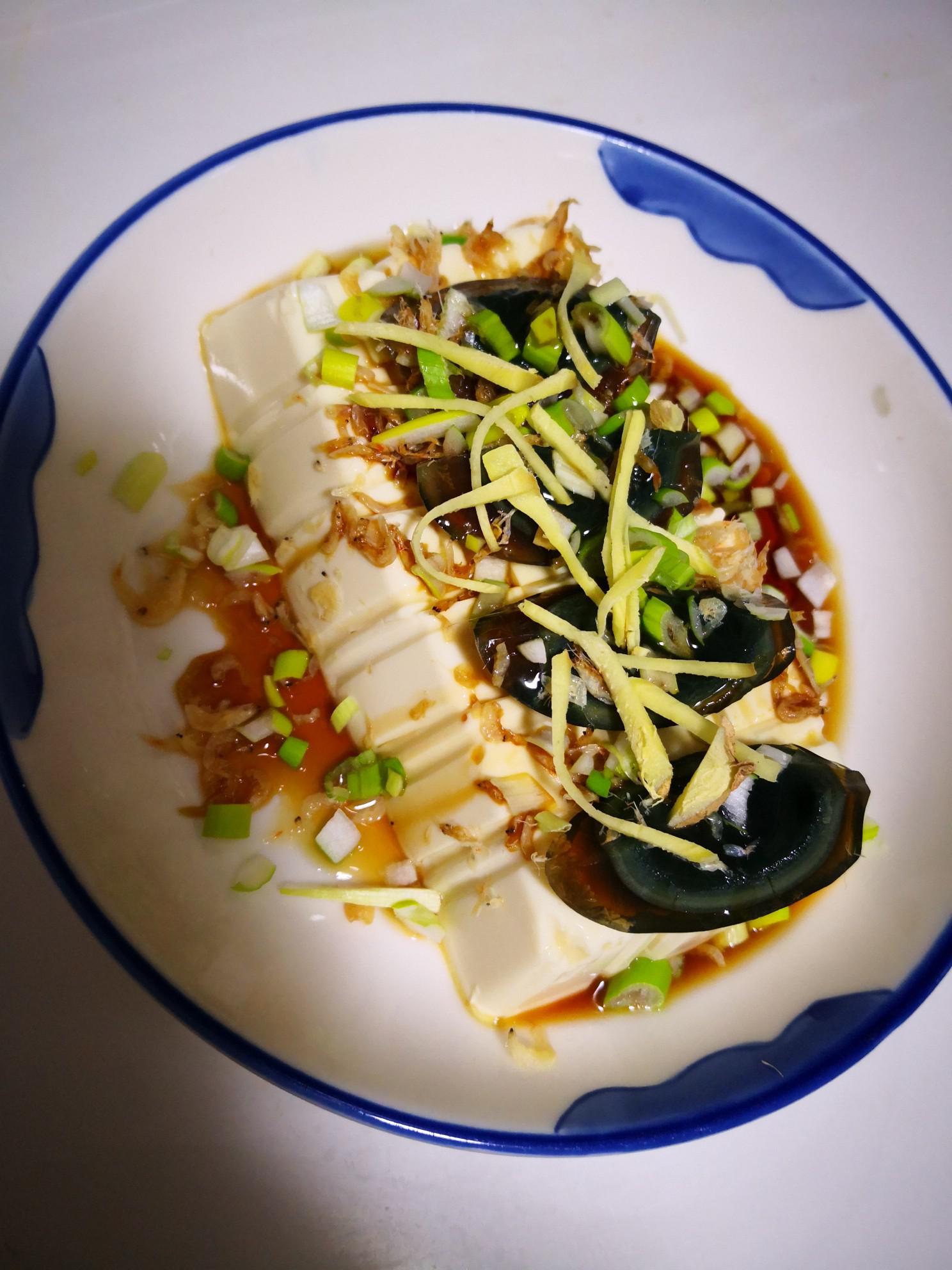 蔥香皮蛋豆腐的做法-蔥香味拌菜譜