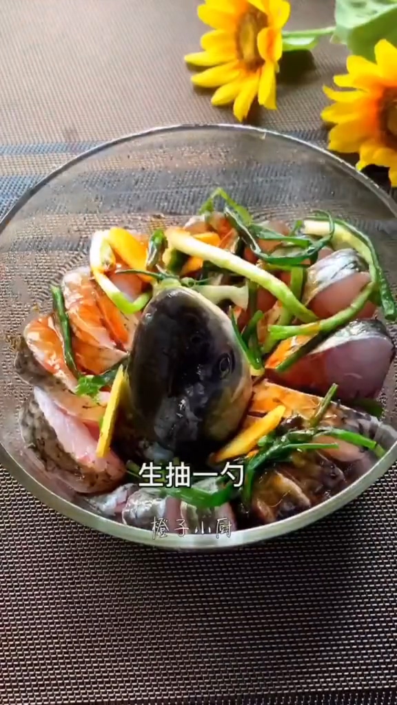 蒜蓉辣醬蒸魚的做法-香辣味蒸菜譜-易網健康養生網 蒜蓉辣醬蒸魚的做法-香辣味蒸菜譜