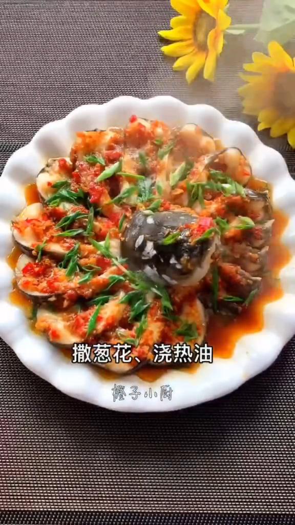 蒜蓉辣醬蒸魚的做法-香辣味蒸菜譜-易網健康養生網 蒜蓉辣醬蒸魚的做法-香辣味蒸菜譜