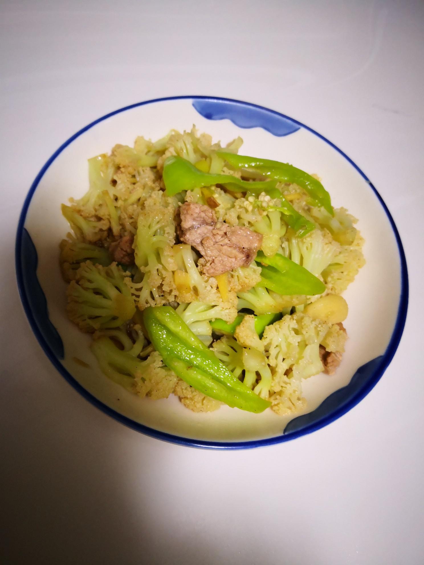 尖椒炒菜花的做法-家常味炒菜譜-易網健康養生網 尖椒炒菜花的做法-家常味炒菜譜