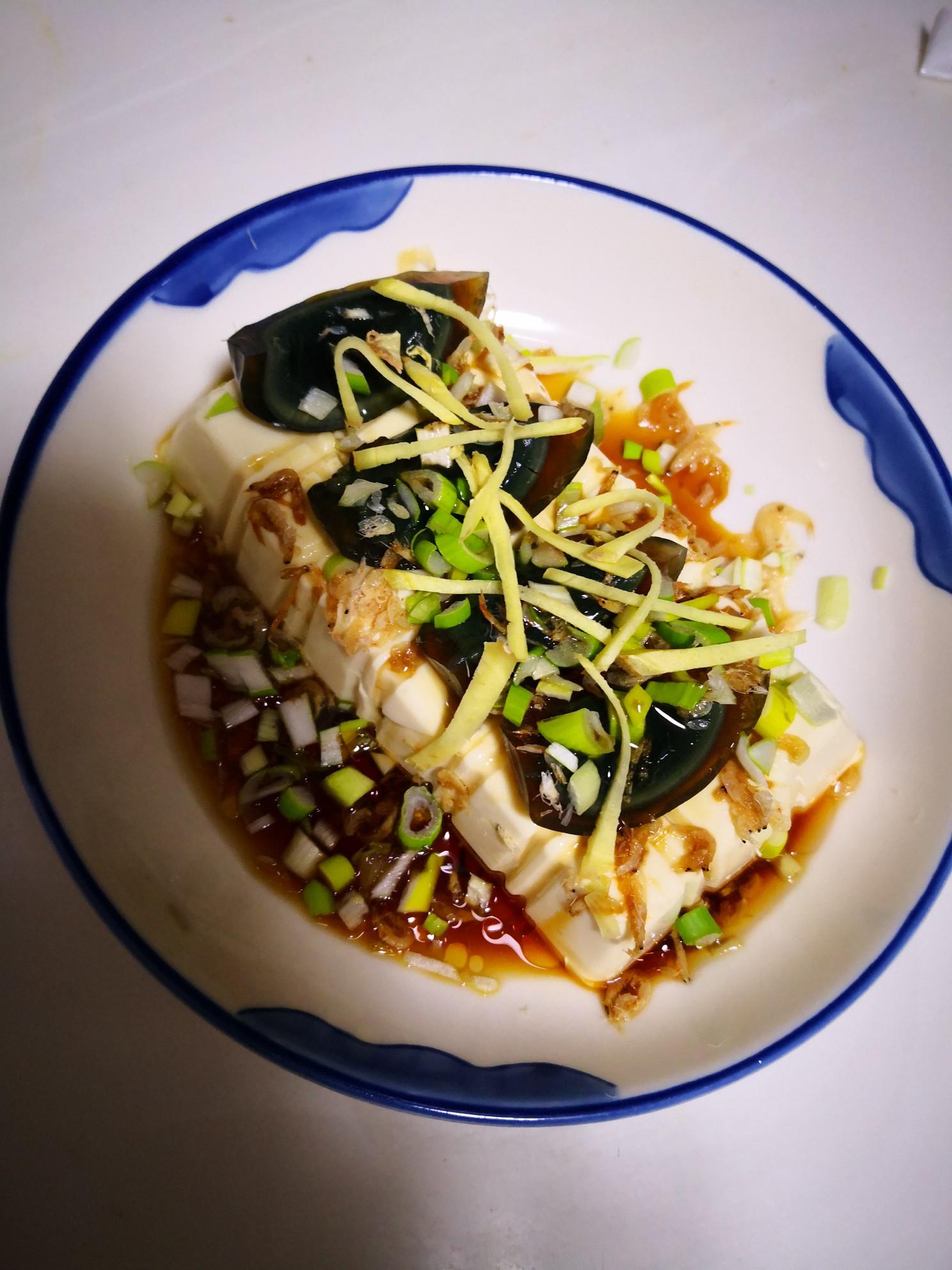 蔥香皮蛋豆腐的做法-蔥香味拌菜譜