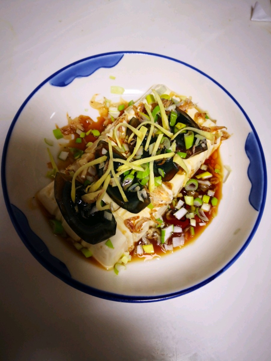 蔥香皮蛋豆腐的做法-蔥香味拌菜譜