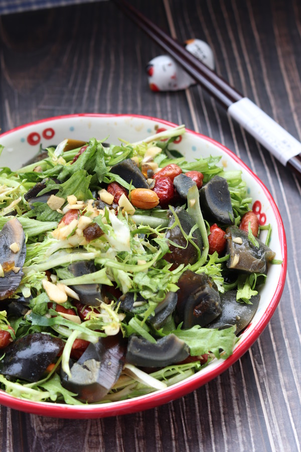 涼拌苦菊皮蛋花生米的做法-家常味拌菜譜-易網健康養生網 涼拌苦菊皮蛋花生米的做法-家常味拌菜譜