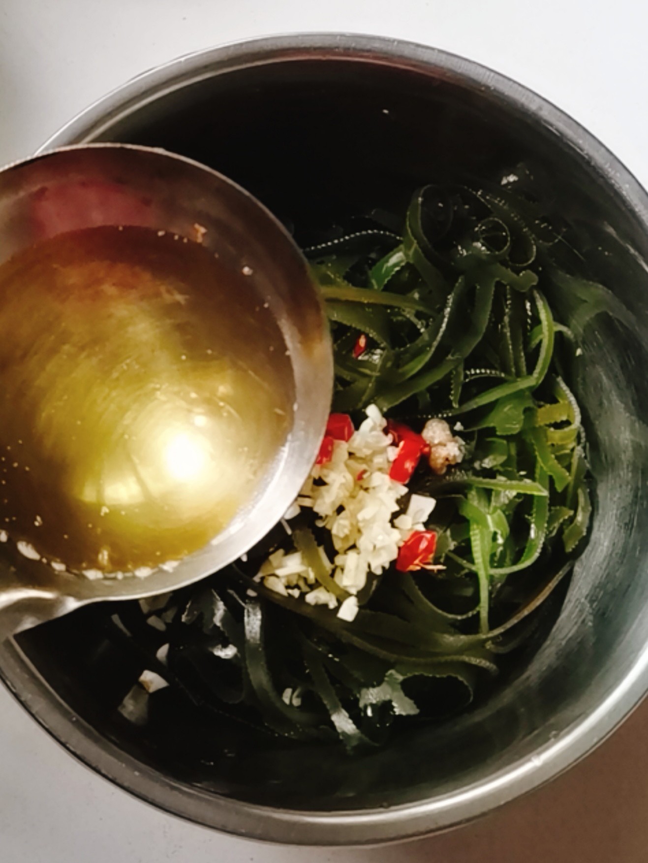 涼拌海帶的做法-咸鮮味拌菜譜-易網健康養生網 涼拌海帶的做法-咸鮮味拌菜譜