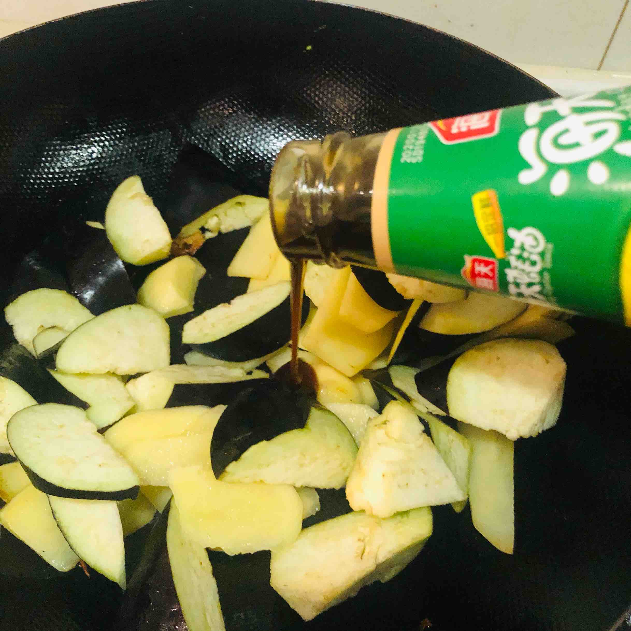 超級簡單、健康的茄子燒土豆的做法-咸鮮味燉菜譜