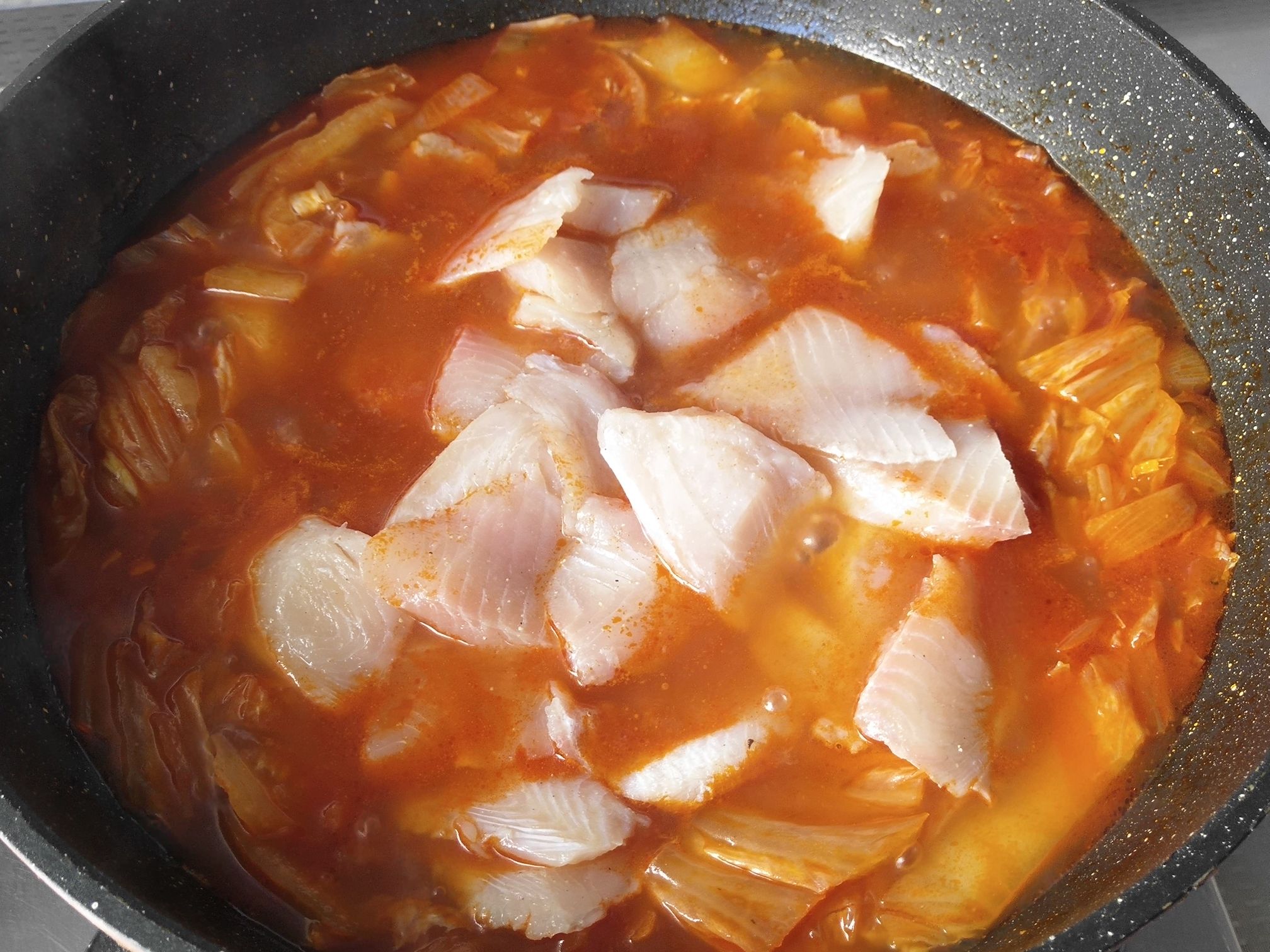 番茄魚火鍋的做法-茄汁味煮菜譜-易網健康養生網 番茄魚火鍋的做法-茄汁味煮菜譜