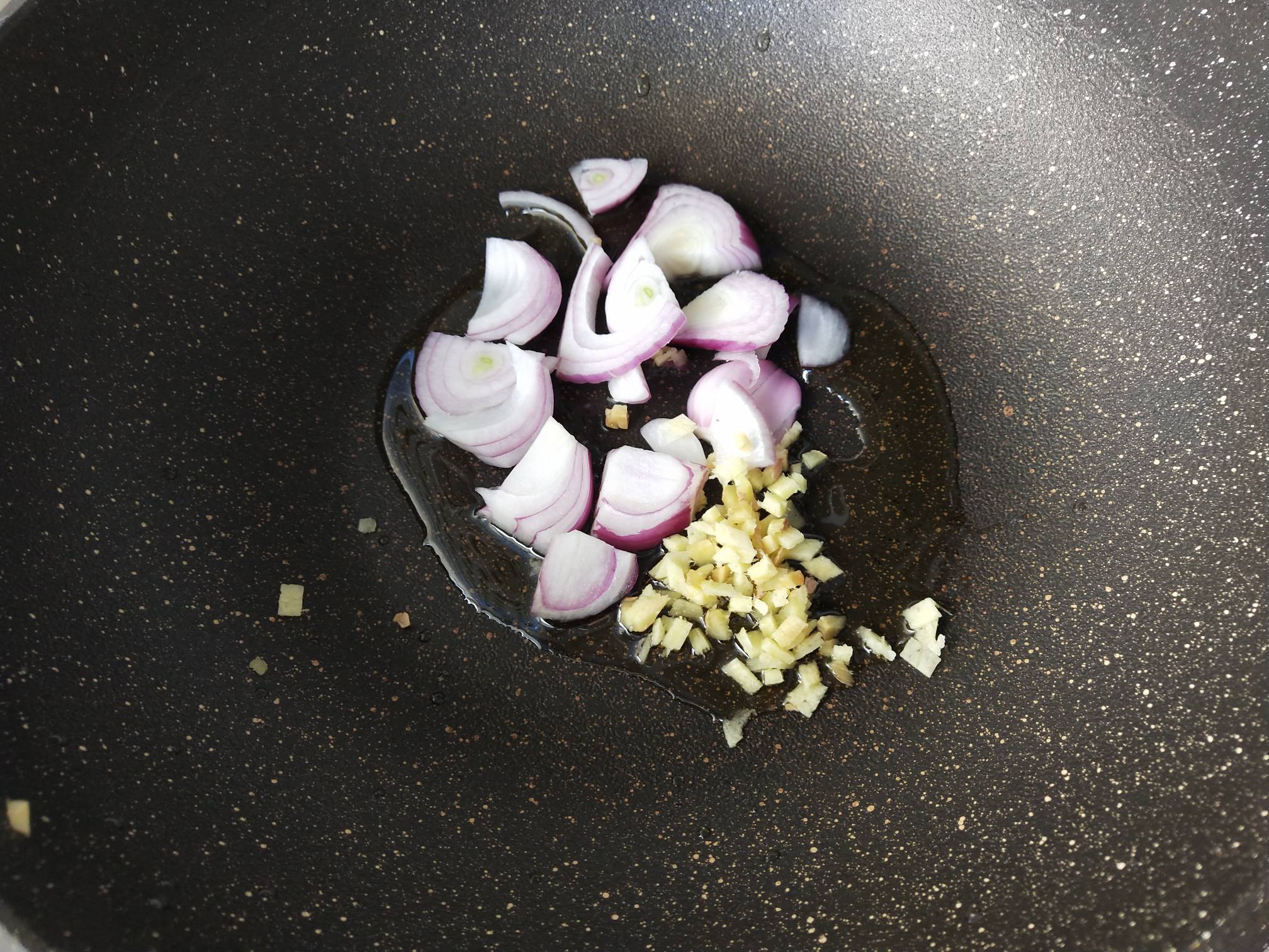 番茄魚火鍋的做法-茄汁味煮菜譜-易網健康養生網 番茄魚火鍋的做法-茄汁味煮菜譜