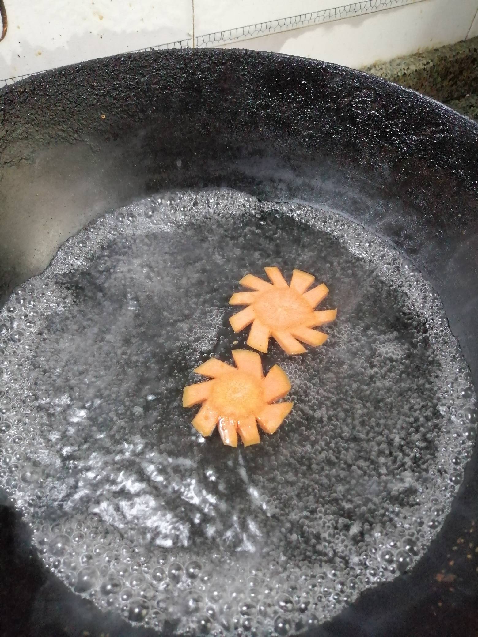 黑胡椒麻花炒涼皮的做法-黑椒味炒菜譜-易網健康養生網 黑胡椒麻花炒涼皮的做法-黑椒味炒菜譜