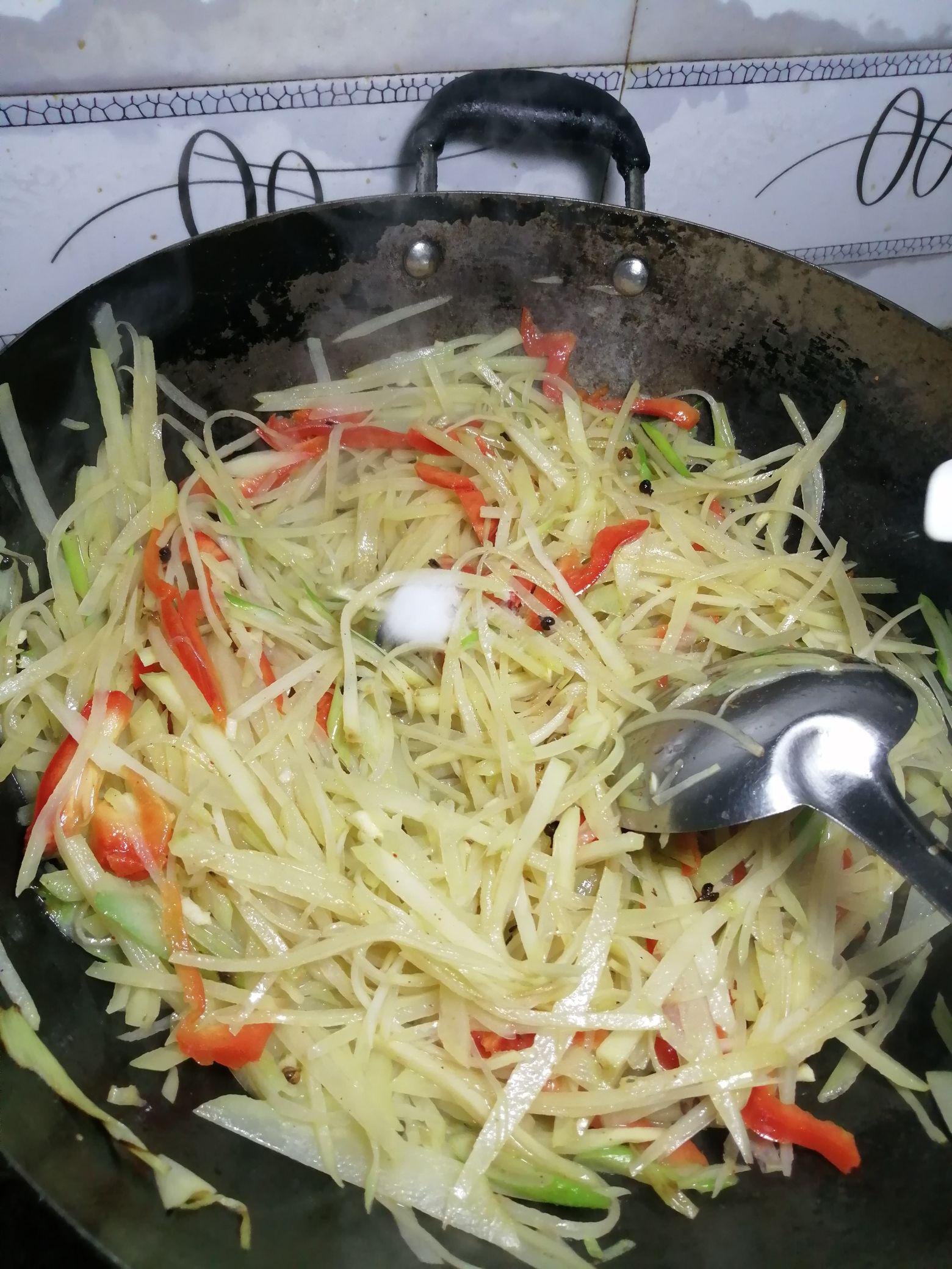 低卡酸辣土豆絲的做法-酸辣味炒菜譜-易網(wǎng)健康養(yǎng)生網(wǎng) 低卡酸辣土豆絲的做法-酸辣味炒菜譜