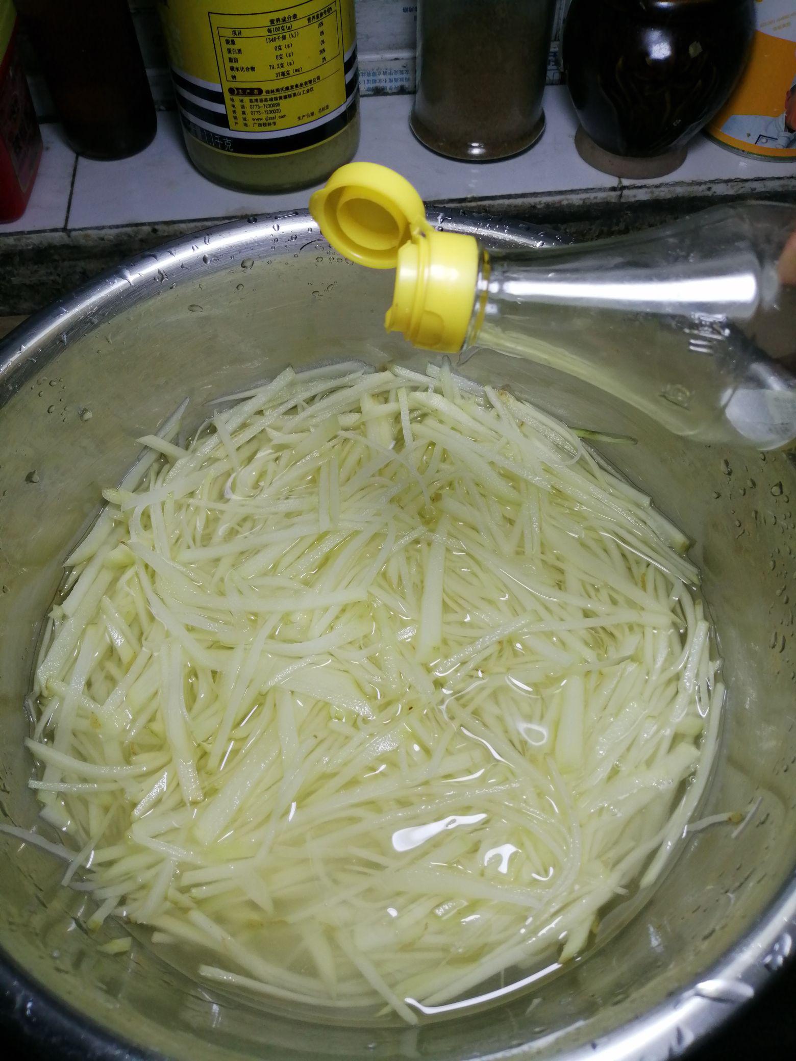 低卡酸辣土豆絲的做法-酸辣味炒菜譜-易網(wǎng)健康養(yǎng)生網(wǎng) 低卡酸辣土豆絲的做法-酸辣味炒菜譜