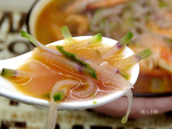 蘿卜絲煮大蝦的做法-家常味爆菜譜