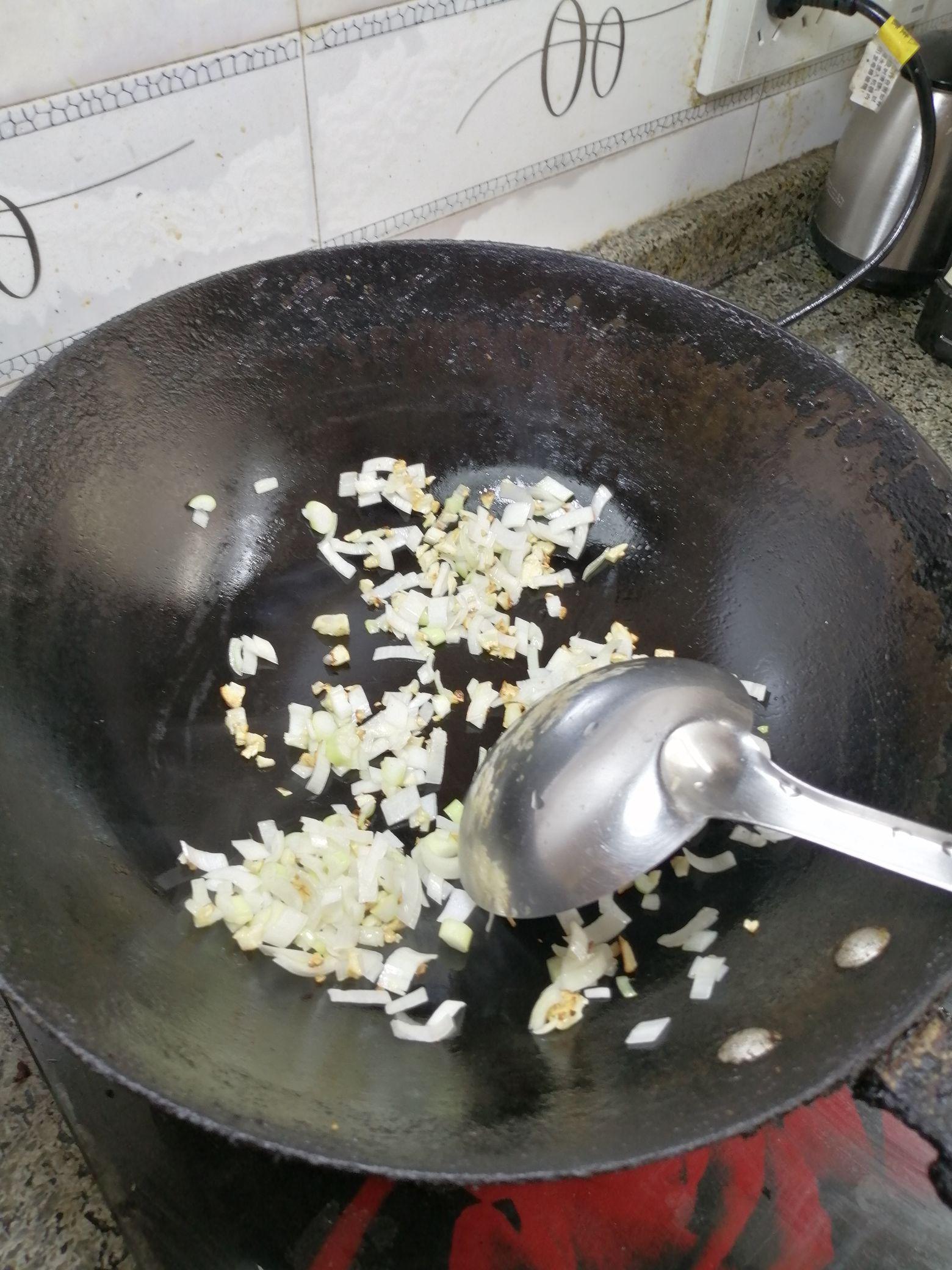 黑胡椒麻花炒涼皮的做法-黑椒味炒菜譜-易網健康養生網 黑胡椒麻花炒涼皮的做法-黑椒味炒菜譜