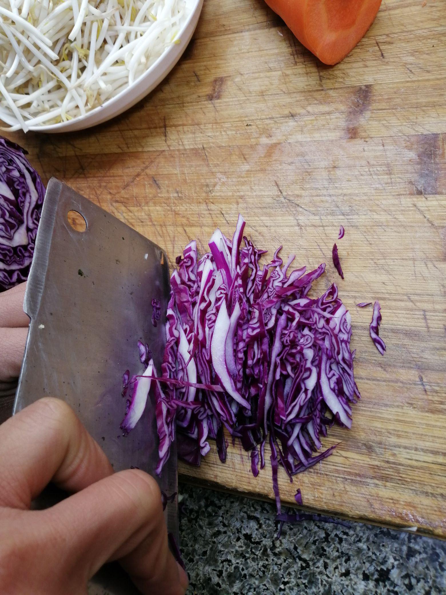 黑胡椒麻花炒涼皮的做法-黑椒味炒菜譜-易網健康養生網 黑胡椒麻花炒涼皮的做法-黑椒味炒菜譜