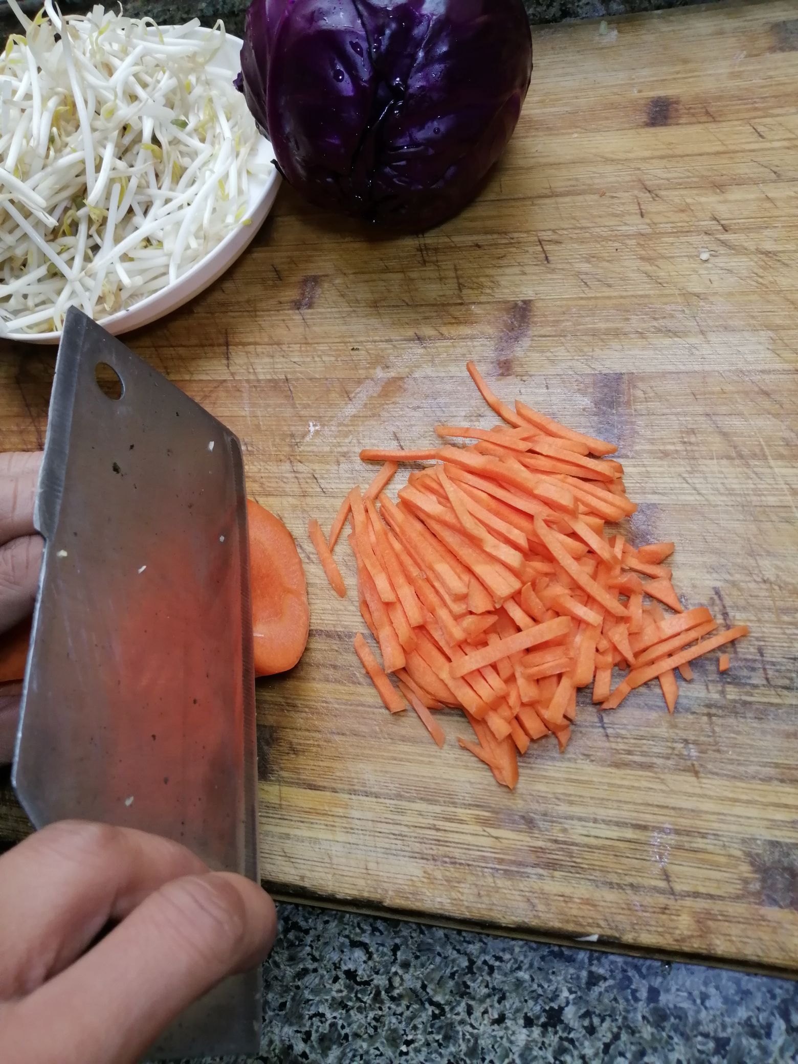 黑胡椒麻花炒涼皮的做法-黑椒味炒菜譜-易網健康養生網 黑胡椒麻花炒涼皮的做法-黑椒味炒菜譜