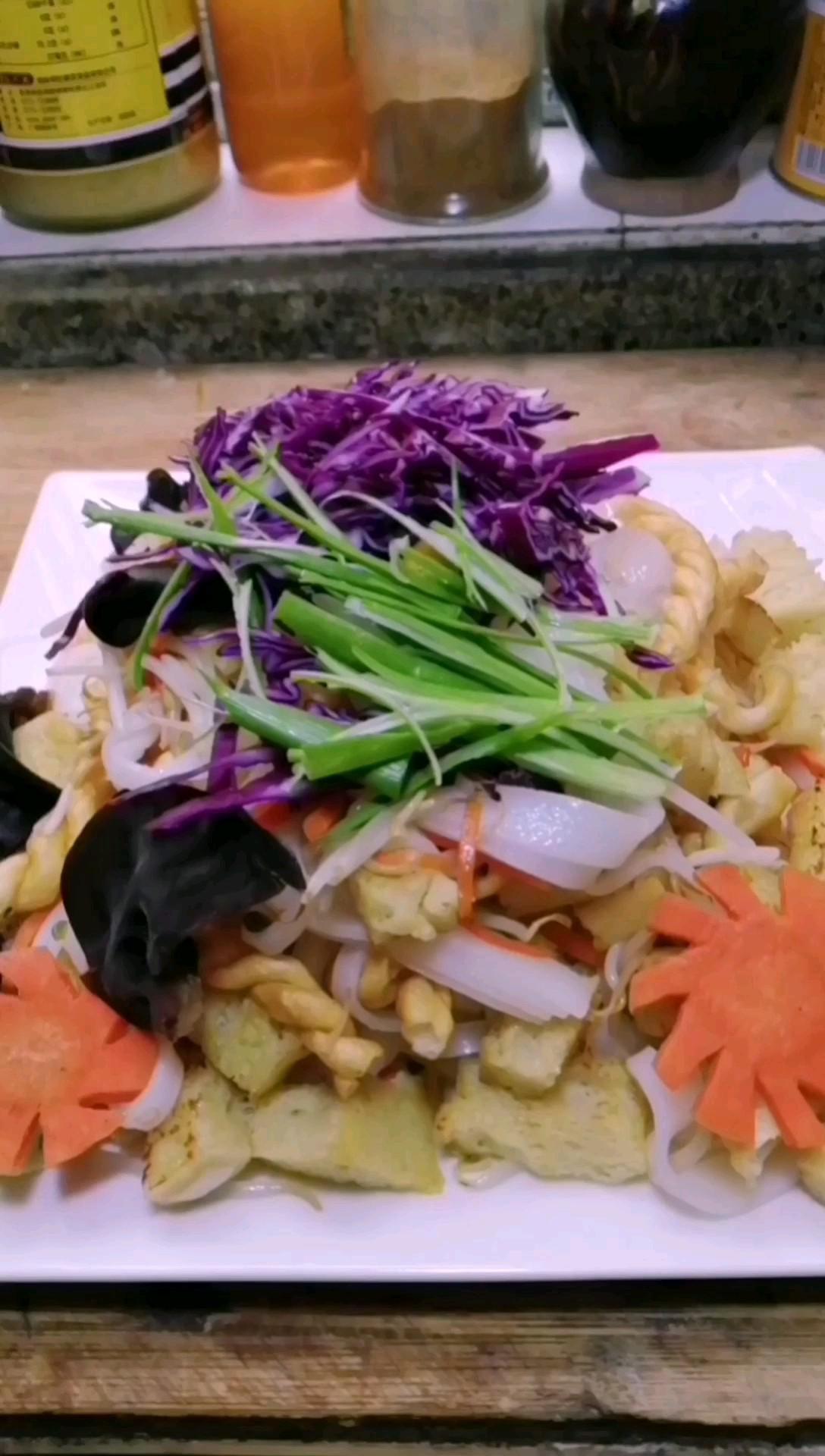 黑胡椒麻花炒涼皮的做法-黑椒味炒菜譜