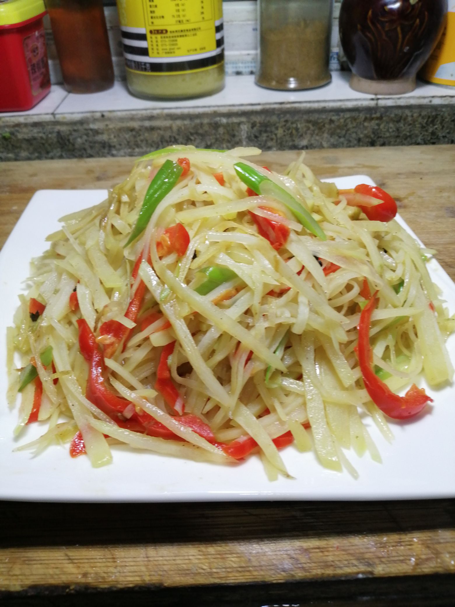 低卡酸辣土豆絲的做法-酸辣味炒菜譜-易網(wǎng)健康養(yǎng)生網(wǎng) 低卡酸辣土豆絲的做法-酸辣味炒菜譜