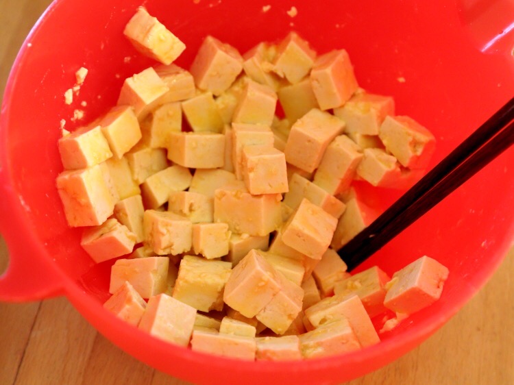 蝦仁豆腐的做法-咸鮮味炒菜譜