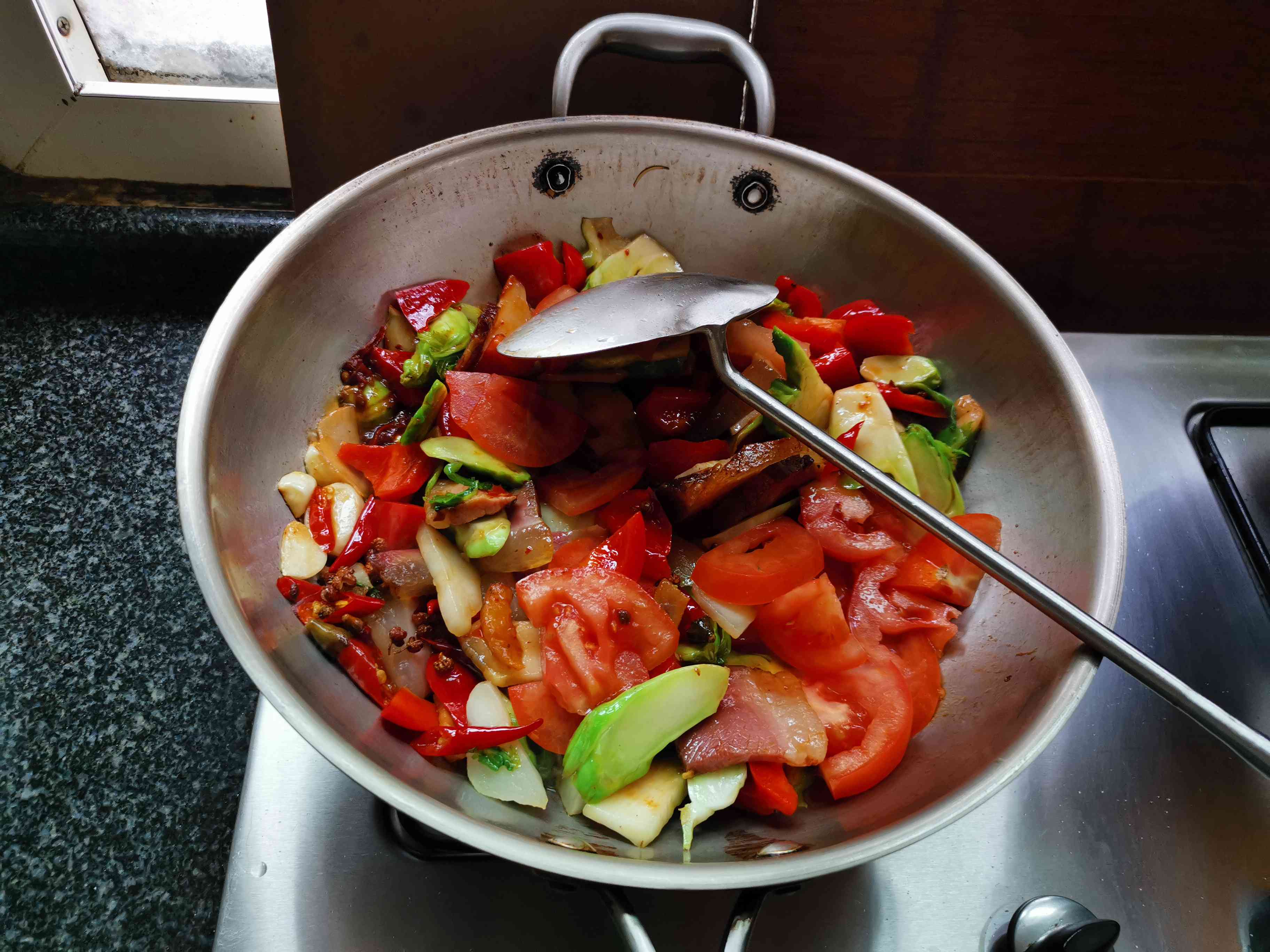 干鍋臘肉兒菜的做法-咸鮮味炒菜譜-易網(wǎng)健康養(yǎng)生網(wǎng) 干鍋臘肉兒菜的做法-咸鮮味炒菜譜