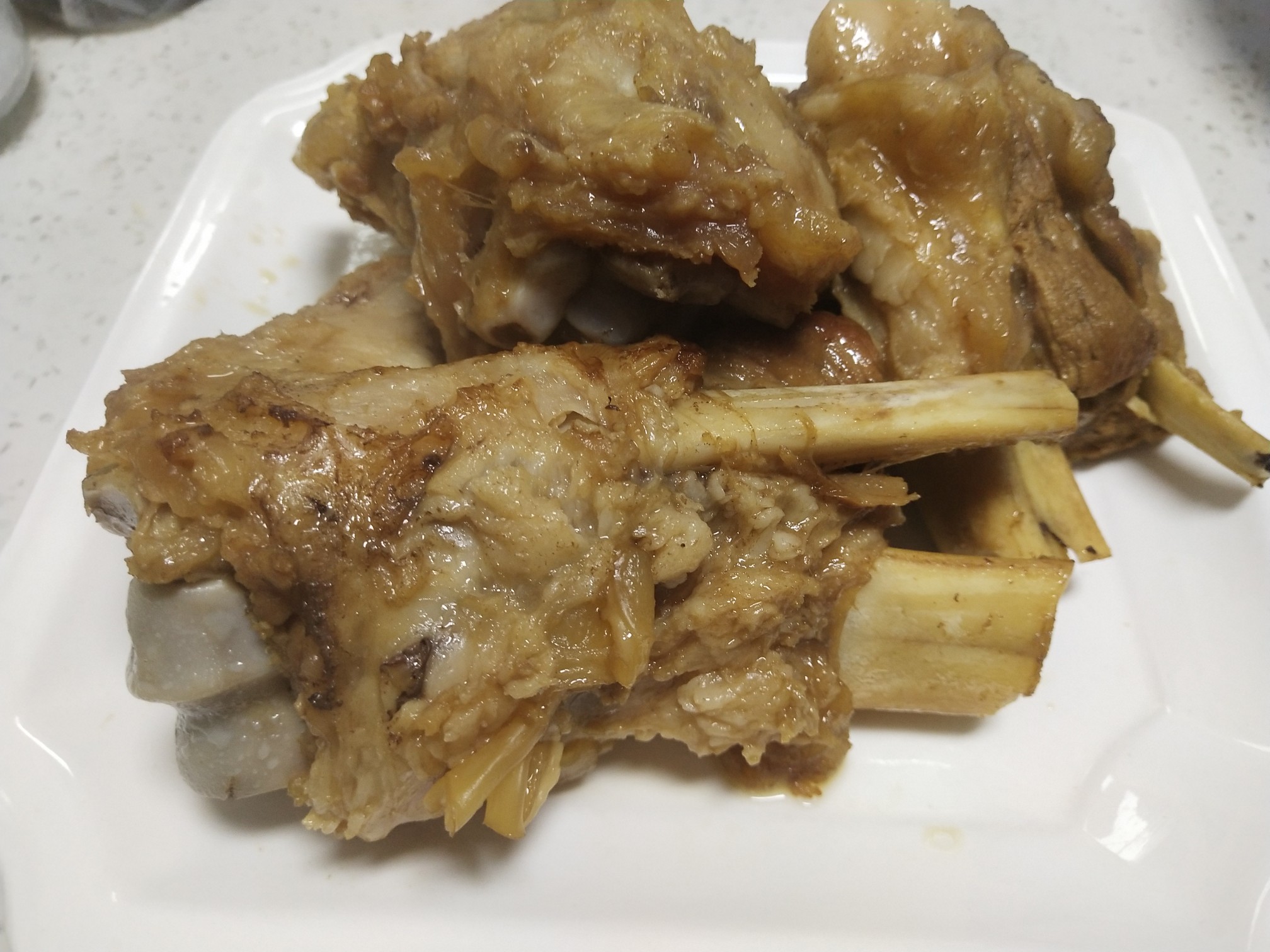 紅燒大棒骨的做法-家常味煮菜譜-易網健康養(yǎng)生網 紅燒大棒骨的做法-家常味煮菜譜