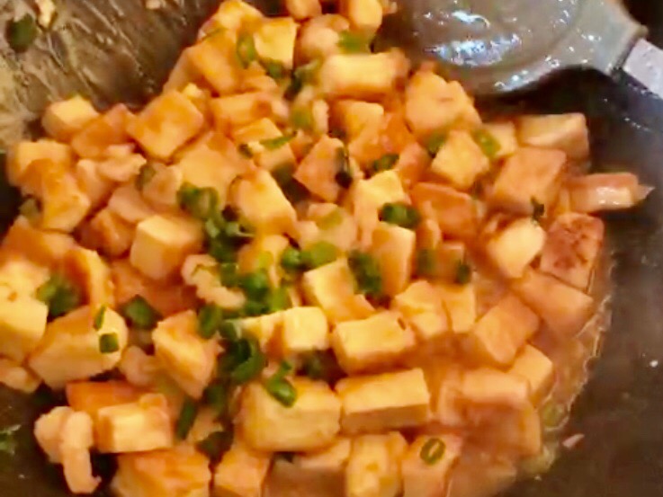 蝦仁豆腐的做法-咸鮮味炒菜譜