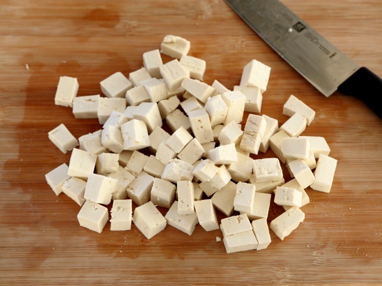 蝦仁豆腐的做法-咸鮮味炒菜譜