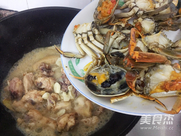 大閘蟹燜滑雞的做法-家常味燜菜譜-易網健康養生網 大閘蟹燜滑雞的做法-家常味燜菜譜