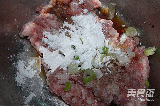 蟲草白菜木耳肉丸粉絲湯的做法-家常味砂鍋菜譜-易網<a href=http://www.xllyou.com/ target=_blank class=infotextkey>健康養生</a>網 蟲草白菜木耳肉丸粉絲湯的做法-家常味砂鍋菜譜