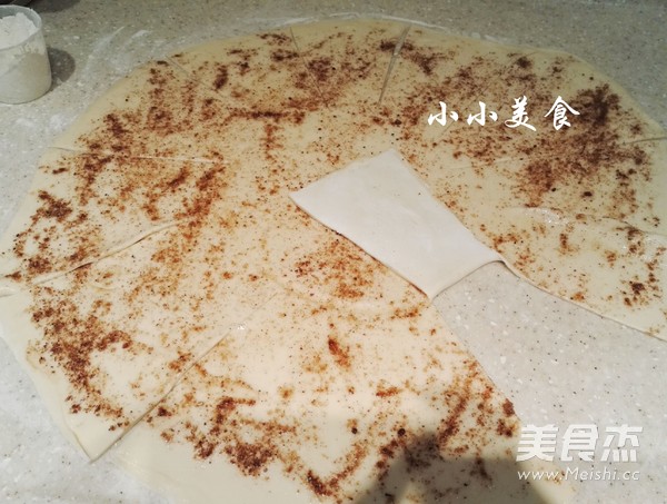 千層蒸餅：柔軟養(yǎng)胃的家常主食的做法-五香味蒸菜譜