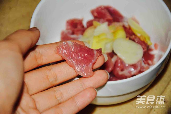 木耳炒肉片的做法-家常味炒菜譜-易網<a href=http://www.xllyou.com/ target=_blank class=infotextkey>健康養生</a>網 木耳炒肉片的做法-家常味炒菜譜