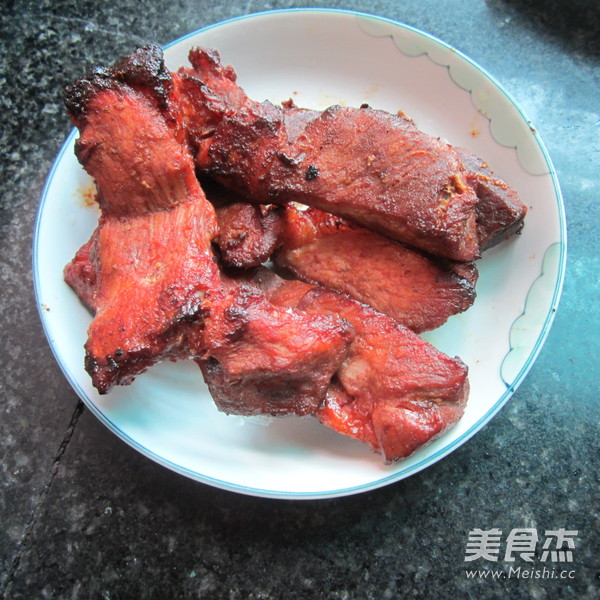 青椒炒叉燒的做法-香辣味炒菜譜-易網(wǎng)<a href=http://www.xllyou.com/ target=_blank class=infotextkey>健康養(yǎng)生</a>網(wǎng) 青椒炒叉燒的做法-香辣味炒菜譜