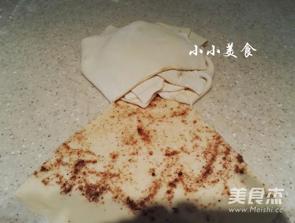 千層蒸餅：柔軟養(yǎng)胃的家常主食的做法-五香味蒸菜譜