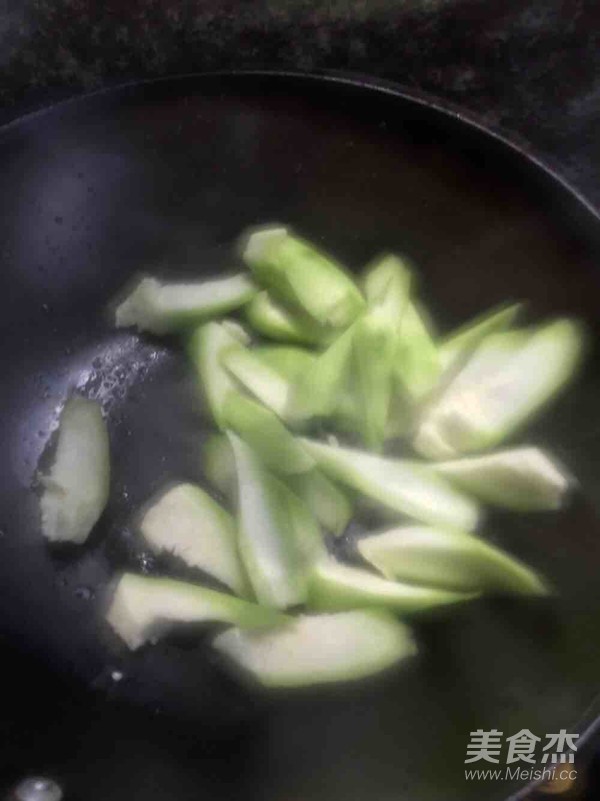 絲瓜湯煮云吞的做法-家常味煮菜譜-易網健康養生網 絲瓜湯煮云吞的做法-家常味煮菜譜