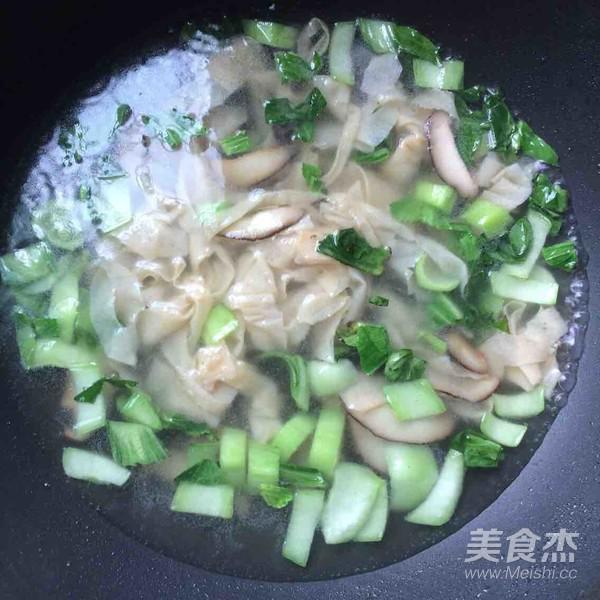 香菇青菜豆腐皮湯的做法-家常味煮菜譜-易網(wǎng)健康養(yǎng)生網(wǎng) 香菇青菜豆腐皮湯的做法-家常味煮菜譜