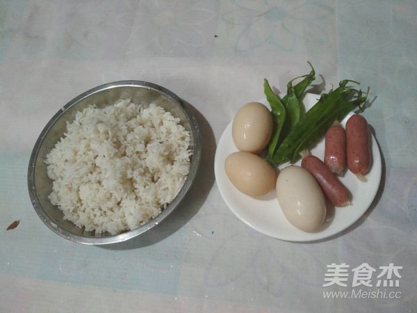 蛋腸炒飯的做法-家常味炒菜譜-易網<a href=http://www.xllyou.com/ target=_blank class=infotextkey>健康養生</a>網 蛋腸炒飯的做法-家常味炒菜譜